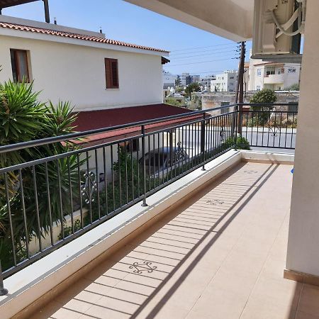 Lovely Apartment At The City Center Of Paphos Exterior photo