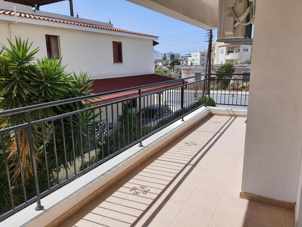 Lovely Apartment At The City Center Of Paphos Exterior photo