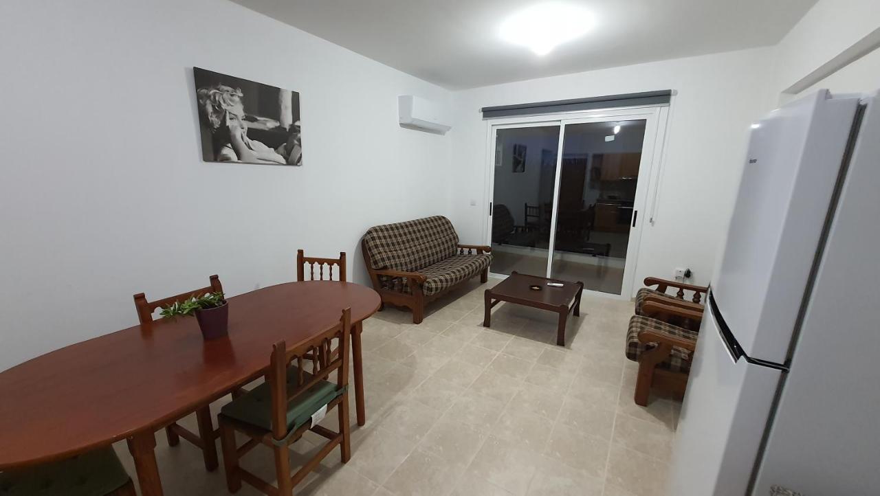 Lovely Apartment At The City Center Of Paphos Exterior photo